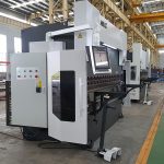 로봇과 고성능 유압 동조 프레스 브레이크